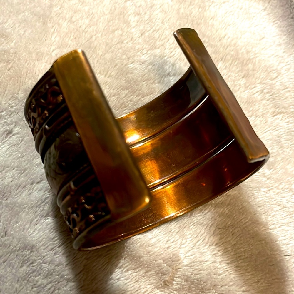 Large bangle bracelet - Picture 2 of 3
